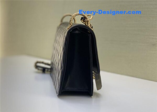 Chanel chain flap bag - Image 6