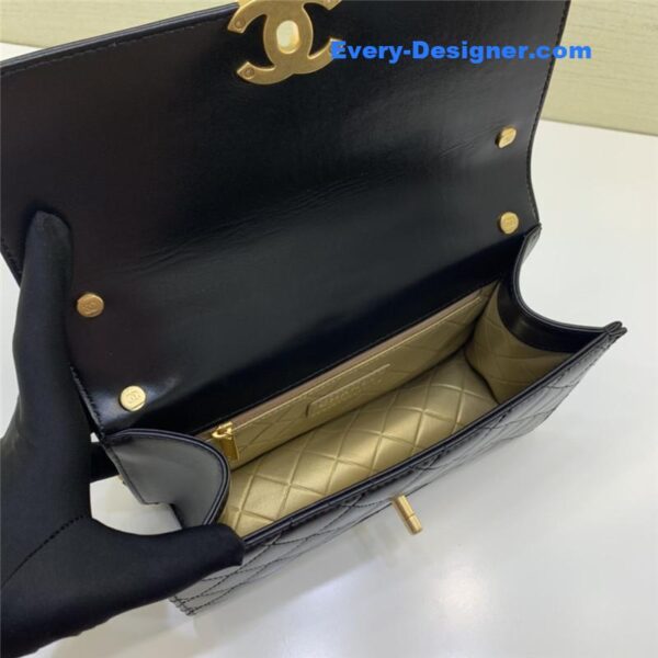 Chanel chain flap bag - Image 9