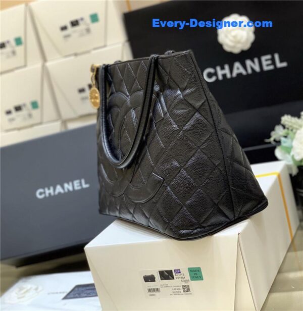 Chanel vintage caviar medallion tote bag - Image 4