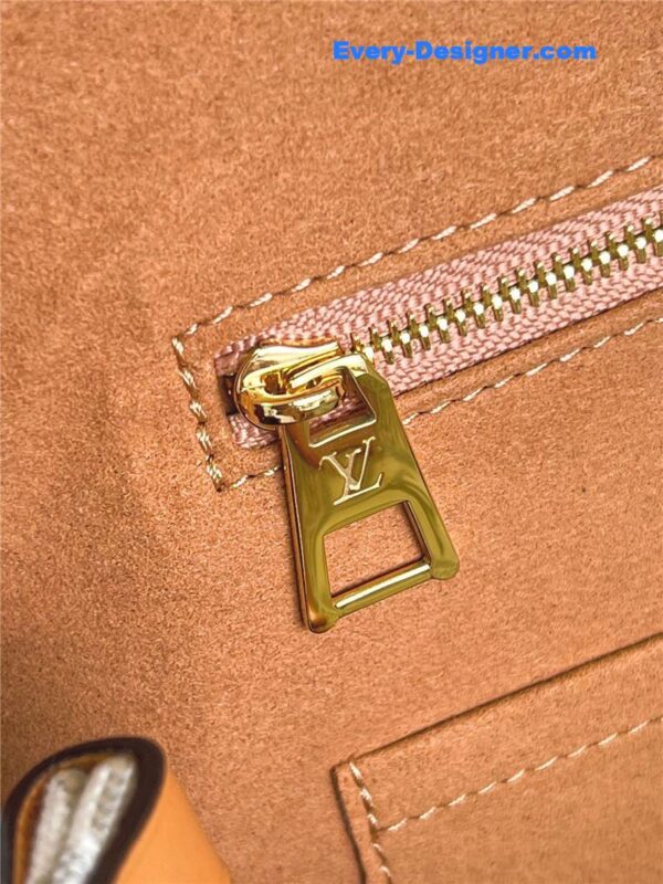 louis vuitton lv monogram onthego tote bag - Image 4