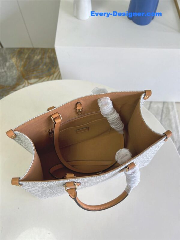 louis vuitton lv monogram onthego tote bag - Image 6