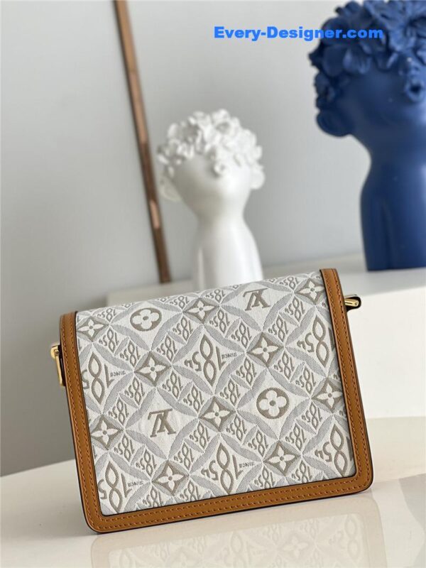 louis vuitton lv dauphine small white monogram canvas bag - Image 3