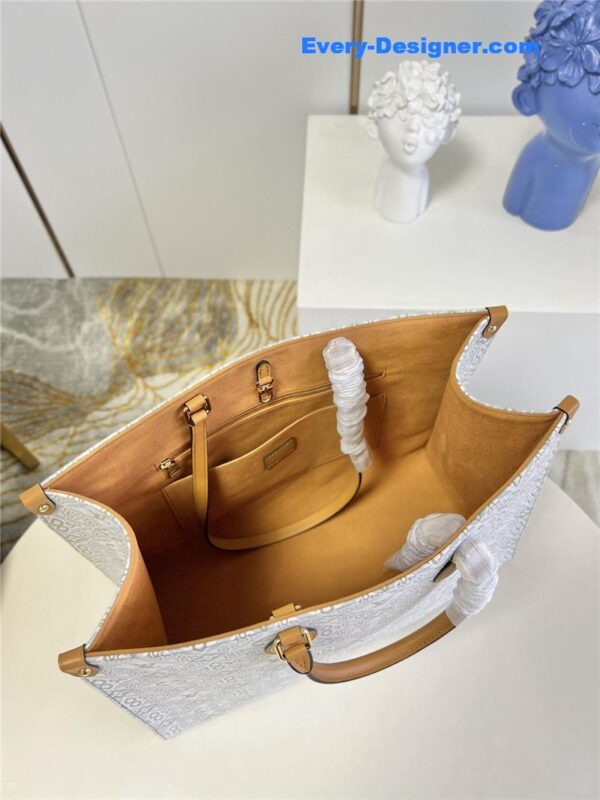 louis vuitton lv onthego mm canvas bag - Image 2