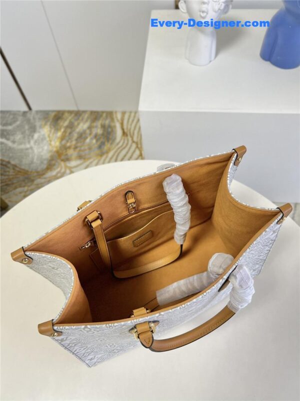 louis vuitton lv onthego mm canvas bag - Image 10