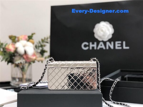 Chanel limited gold flap bag - Image 3