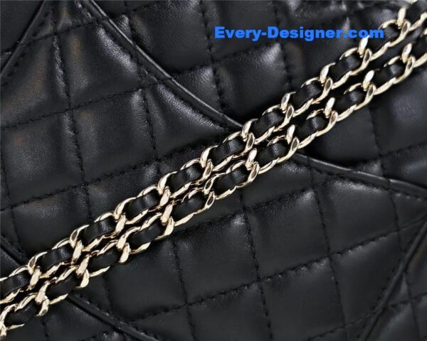 Chanel diamond heart bag black - Image 4