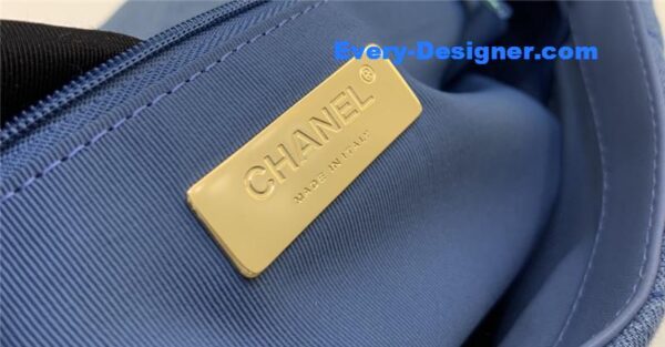 Chanel denim light silver 19 bag - Image 3