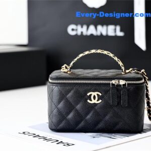 Chanel caviar vanity case 17cm