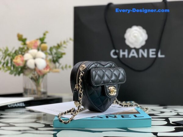 Chanel diamond heart-shaped chain bag - Image 7