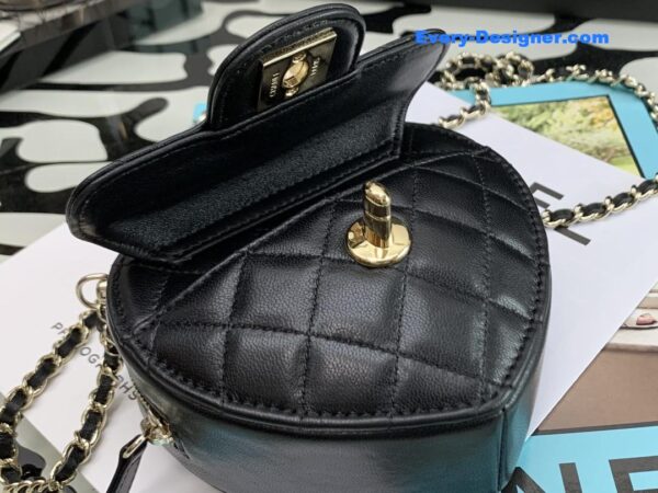 Chanel diamond heart-shaped chain bag - Image 8