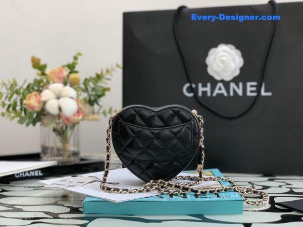 Chanel diamond heart-shaped chain bag - Image 9
