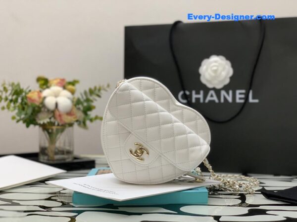 Chanel diamond heart-shaped chain bag - Image 3