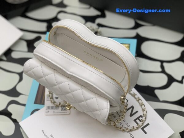 Chanel diamond heart-shaped chain bag - Image 2