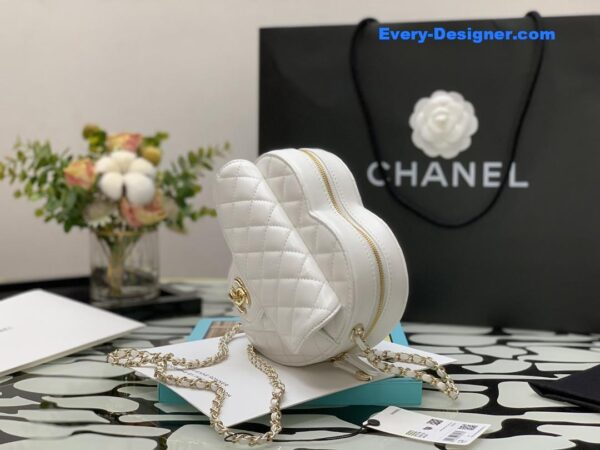 Chanel diamond heart-shaped chain bag - Image 6