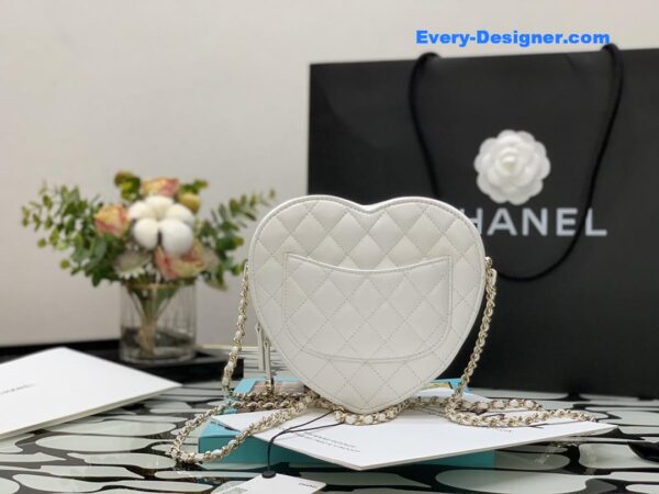 Chanel diamond heart-shaped chain bag - Image 9