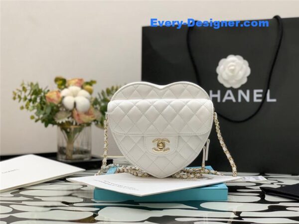 Chanel heart chain diamond bag - Image 5