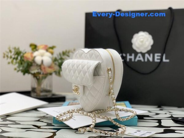 Chanel heart chain diamond bag - Image 3