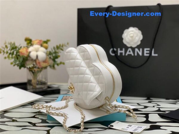Chanel heart chain diamond bag - Image 6