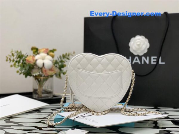Chanel heart chain diamond bag - Image 9