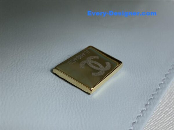 Chanel heart chain diamond bag - Image 8