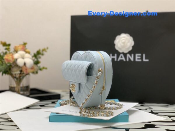 Chanel heart chain diamond bag - Image 2
