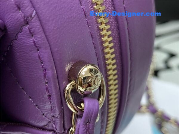 Chanel heart chain diamond bag - Image 6
