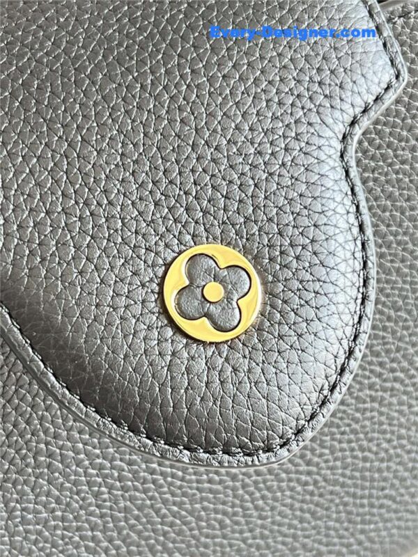 louis vuitton lv capucines small bag black - Image 2