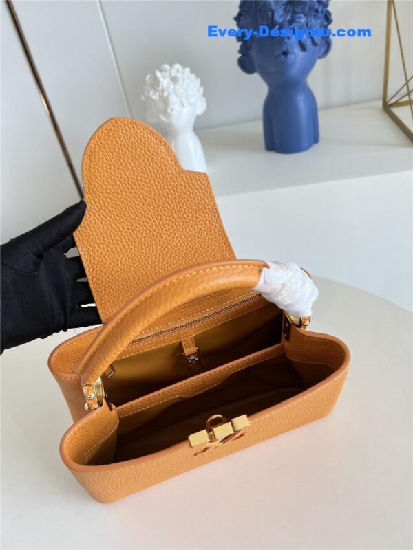 louis vuitton lv capucines small bag black - Image 5