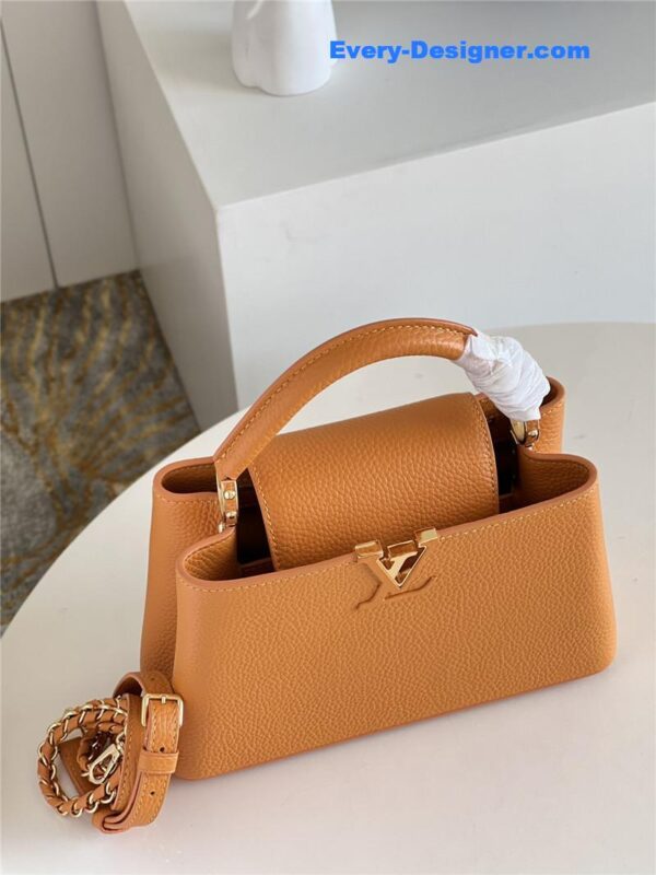 louis vuitton lv capucines small bag black - Image 3