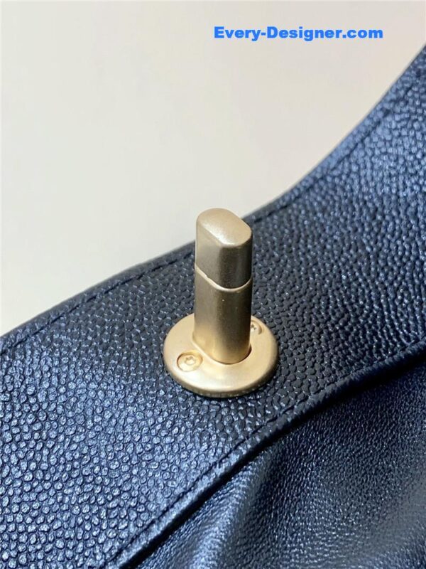 Chanel hobo bag with chain - Image 3