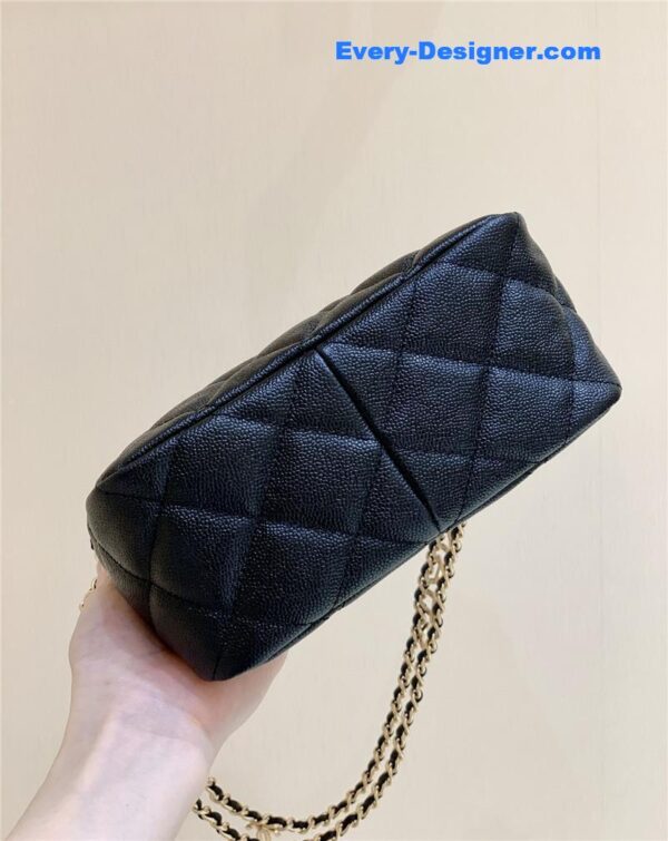 Chanel hobo bag with chain - Image 4