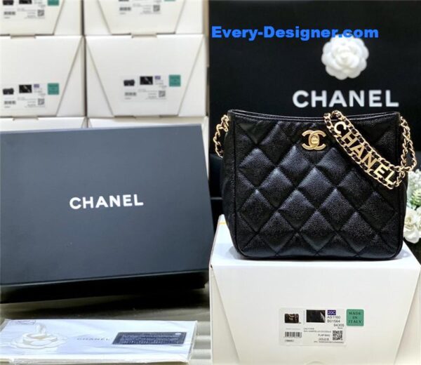 Chanel hobo bag with chain - Image 6