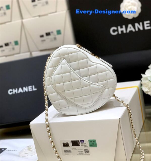 Chanel diamond heart bag large - Image 2