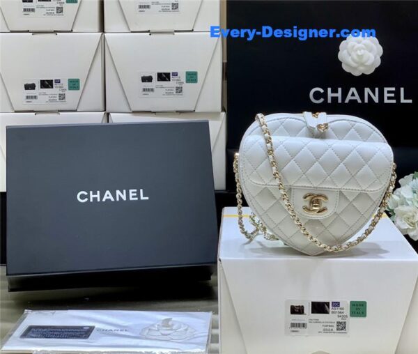 Chanel diamond heart bag large - Image 5