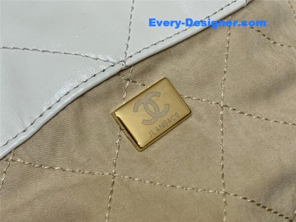 Chanel 22 large handbag - Image 4