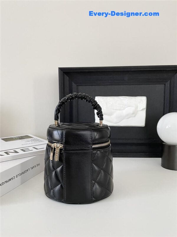 Chanel vintage tote bucket bag - Image 5