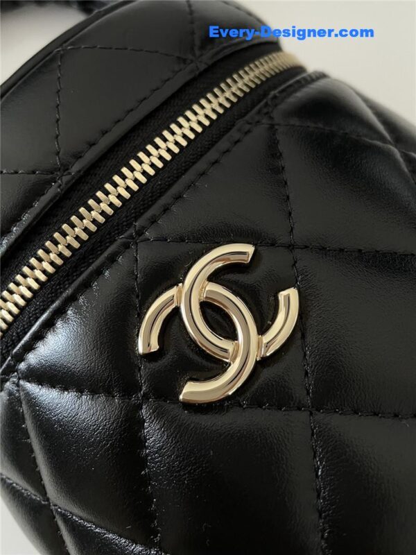 Chanel vintage tote bucket bag - Image 7