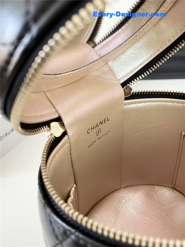 Chanel vintage tote bucket bag - Image 8