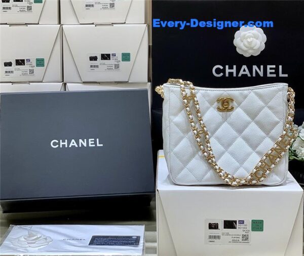 Chanel hobo bag with chain - Image 8