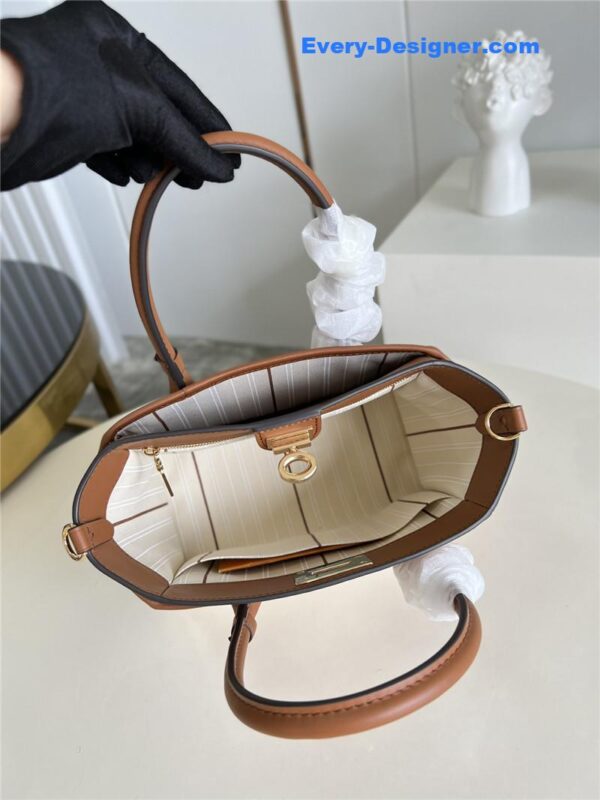 louis vuitton lv on my side bag small - Image 4