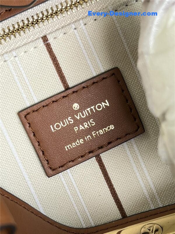 louis vuitton lv on my side bag small - Image 2