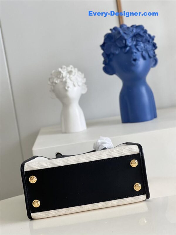 louis vuitton lv on my side bag small - Image 3