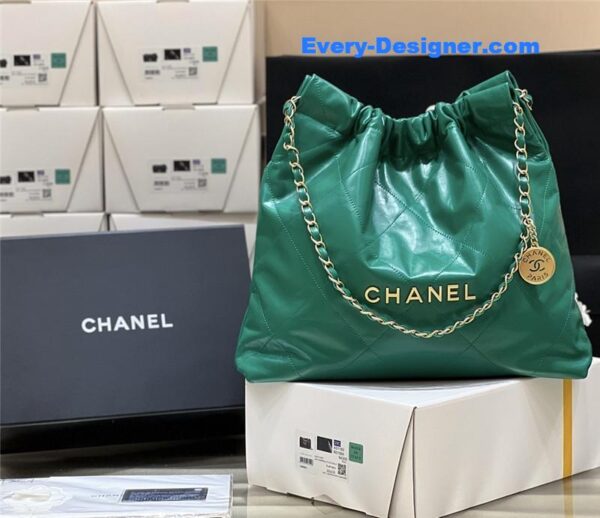 Chanel 22 handbag small green