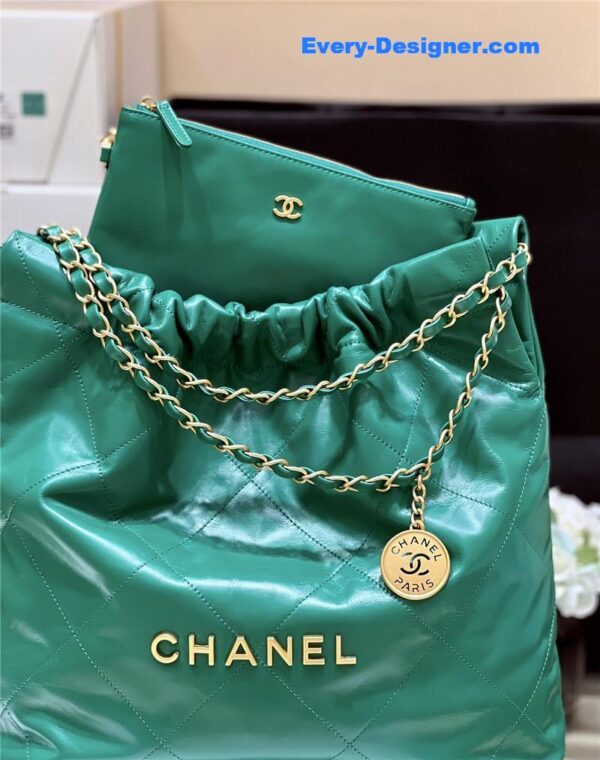 Chanel 22 handbag small green - Image 5