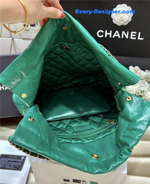 Chanel 22 handbag small green - Image 7