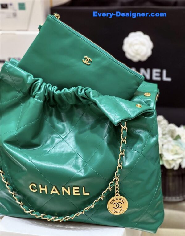 Chanel 22 handbag small green - Image 8