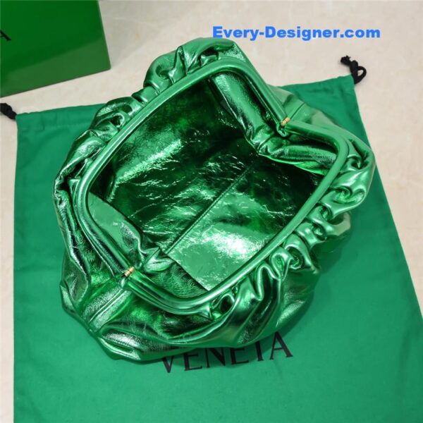 bottega veneta the pouch bag green - Image 2