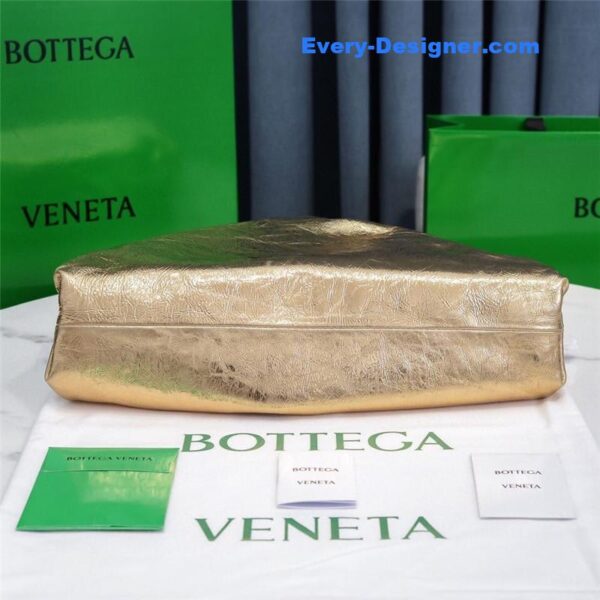 bottega veneta the pouch bag gold - Image 2