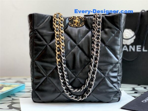Chanel 19 tote shopping bag - Image 4
