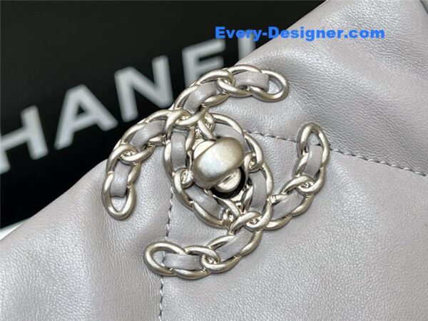 Chanel 19 tote shopping bag - Image 6